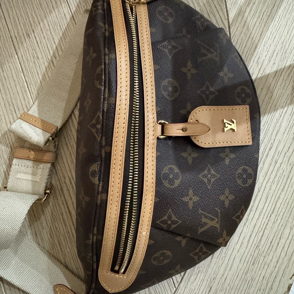 Louis Vuitton Elegant Cream Fabric